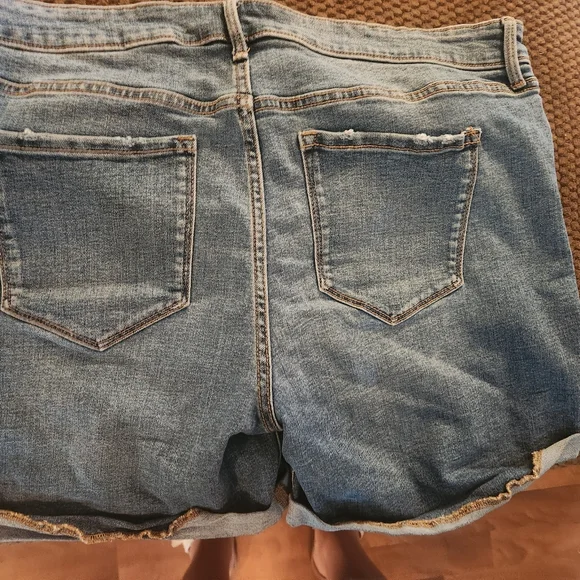 Size 14 jean shorts Old navy - Picture 1 of 3